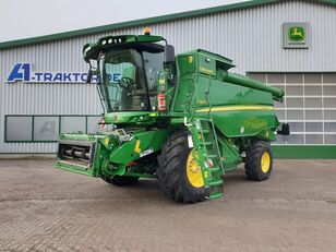 новый зерноуборочный комбайн John Deere T670