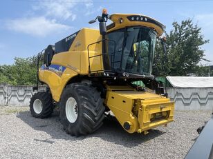 новый зерноуборочный комбайн New Holland CR 8.90